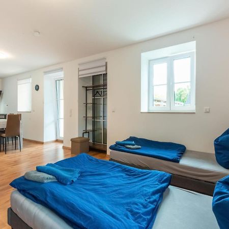 Apartment With Terrace In An Ideal Location Haunsheim Exteriör bild